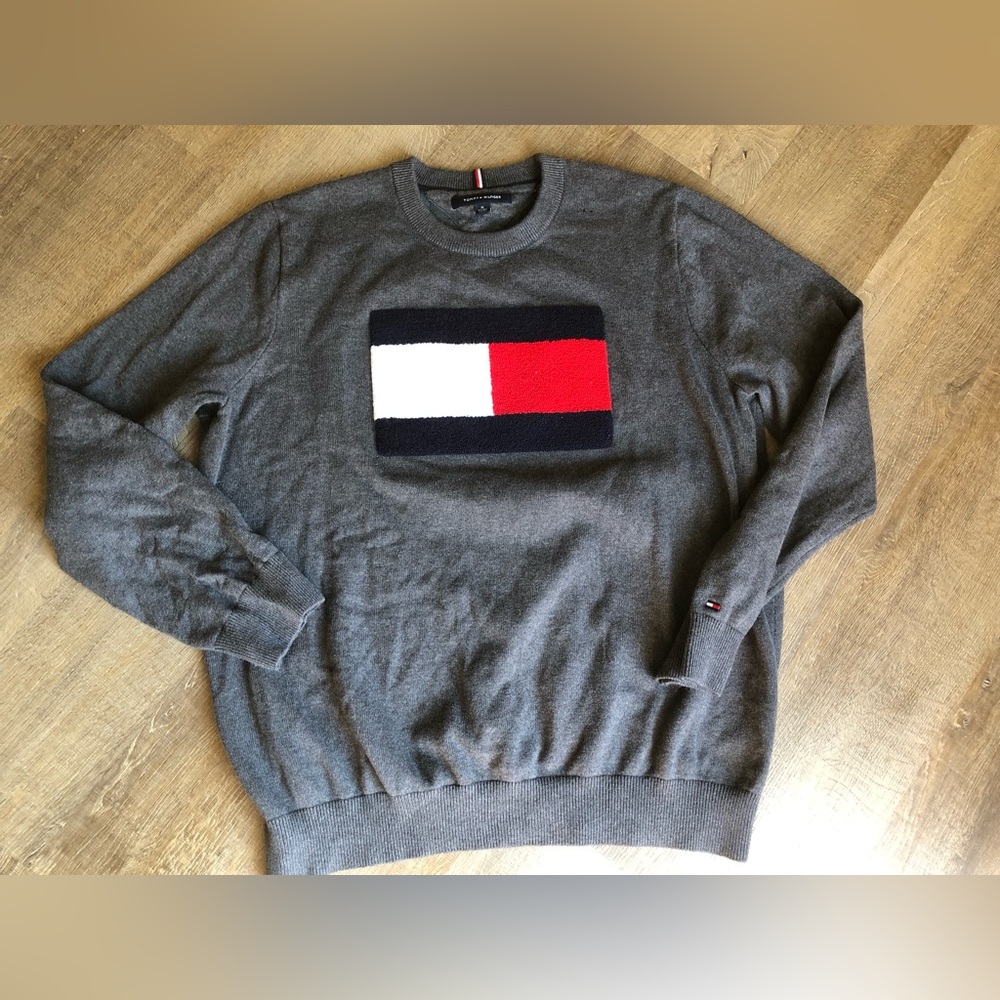 Tommy Hilfiger Men’s XL Sweatshirt 3D Textured Center Logo streetwear crewneck